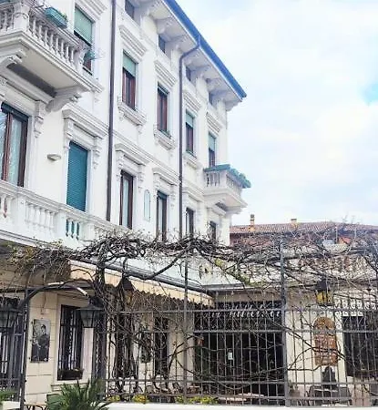 Residenza Porta Brescia ペスキエーラ・デル・ガルダ